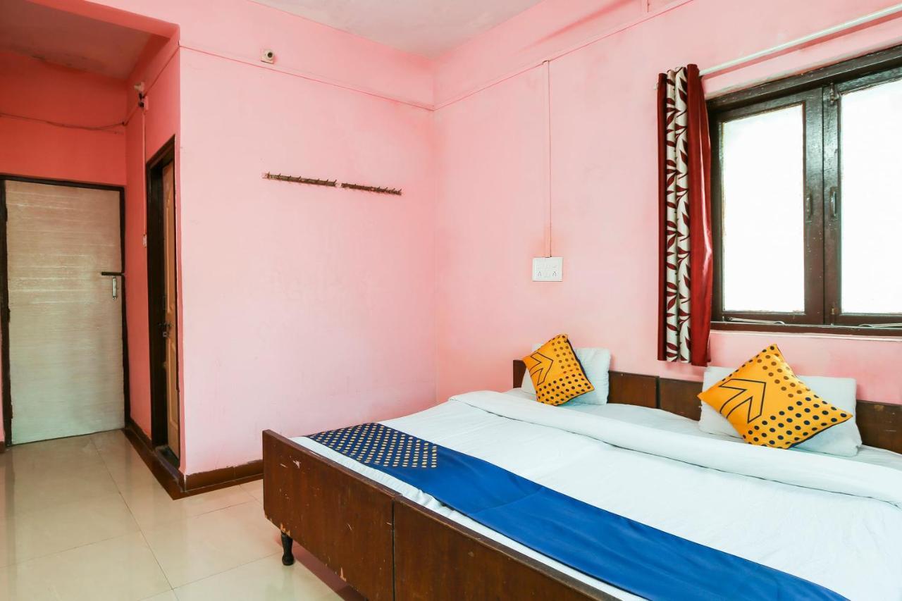 Spot On 67211 Hotel Gokul Daman Eksteriør bilde