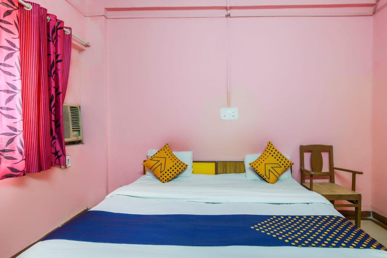 Spot On 67211 Hotel Gokul Daman Eksteriør bilde
